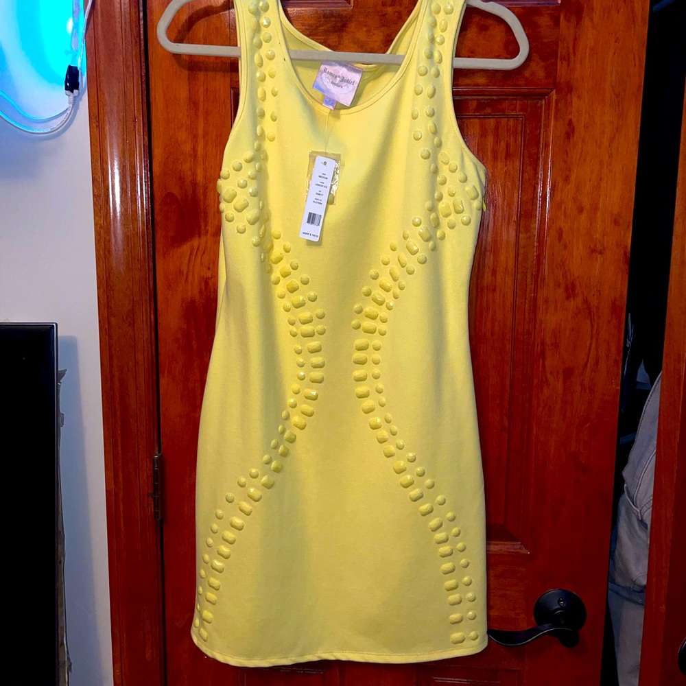 Sleeveless yellow midi dress with stone detail